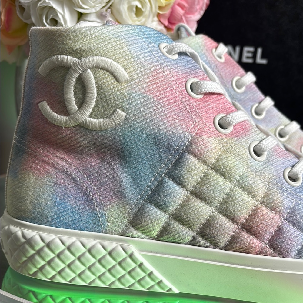 🫧CHANEL🫧🌈⭐️HOST PICK⭐️📣📣Pastel High-Top Sneakers 38.5 - Picture 11 of 14